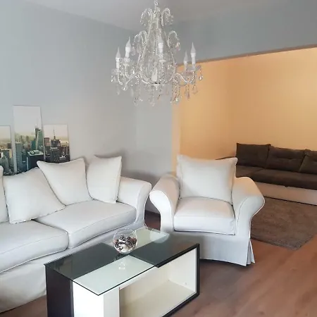 Odessus Apartment Warna